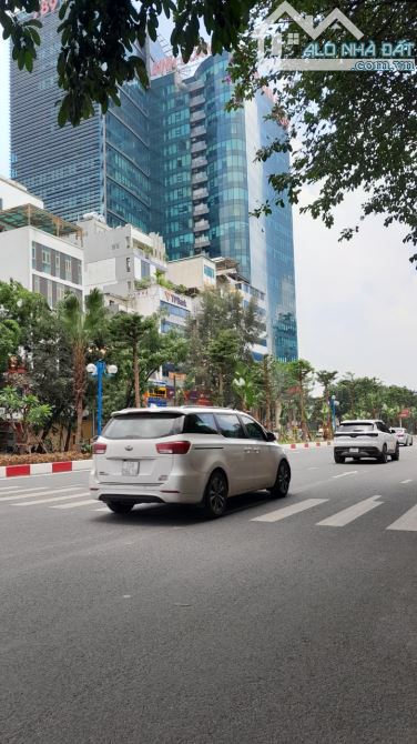 Bán nhà Hoàng Quốc Việt, Cầu Giấy, Gần oto, Gần phố, An sinh tốt, 36m2, Chỉ nhỉnh 6 tỷ