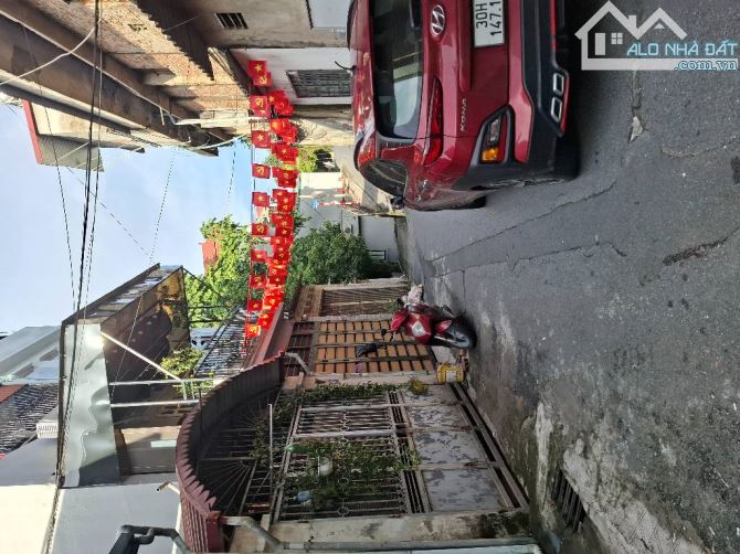 Bán đất tặng nhà cấp 4,chân tòa mipec,ô tô đỗ cổng