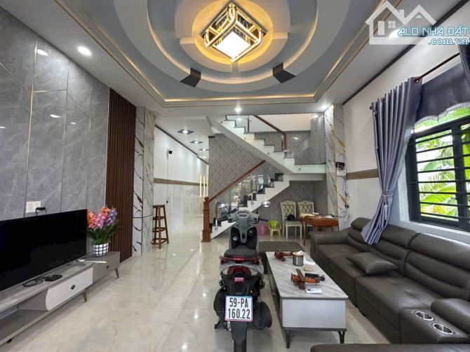 BÁN NHÀ 5 x 20 CÁCH MẠNG THÁNG TÁM HIỆP NINH CHỈ CÓ 2 tỷ 400