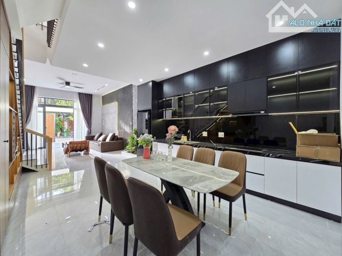 Nhà 3 mê hiện đại, full Nội thất tại Hoà Xuân 7,x tỷ đô thị đáng sống