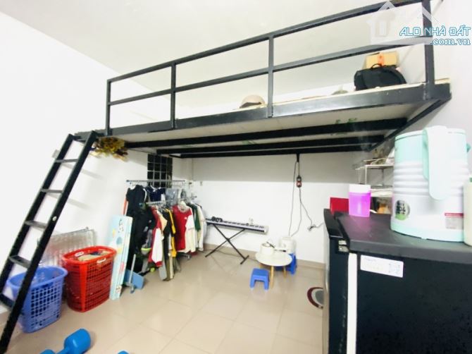 CHỦ NGỘP-TÒA NHÀ CHDV 3 TẦNG NGANG 6.5- 11P- HĐT 30tr CHO SV- HẺM XE TẢI 1 TRỤC