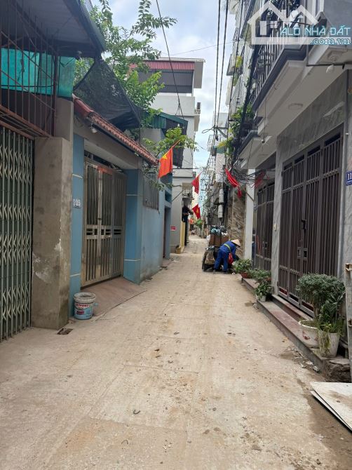 NHÀ MỚI 5 TẦNG 6 NGỦ, TRỤC CHÍNH NHÂN TRẠCH PHÚ LƯƠNG, DT 42M, NGÕ OTO