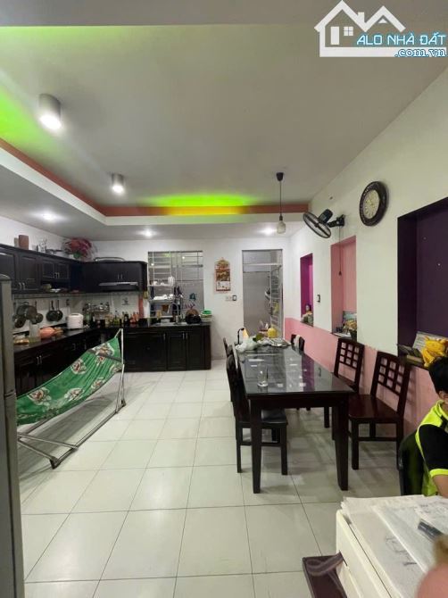 ngõ Đoàn Nguyên Tuấn, Trần Hưng Đạo Nhà bán 52m2, Mặt tiền 4,8m, 2.5 Tầng ô tô tránh