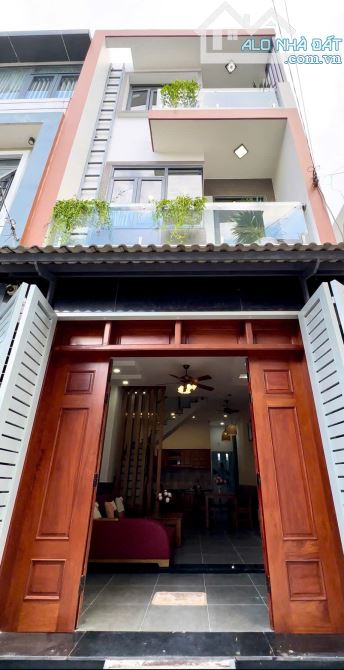 Bán nhanh nhà gần chợ Hoàng Hoa Thám, 61m². Đường Nguyễn Minh Hoàng, P12, Tân Bình