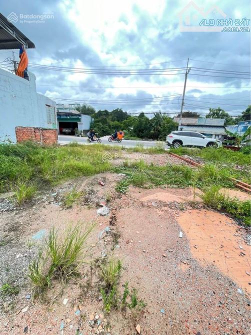 Bán gấp lô đất thổ 336m2 gần chợ Suối Sâu gần QL22, giá 680 triệu dân cư đông, có sổ hồng