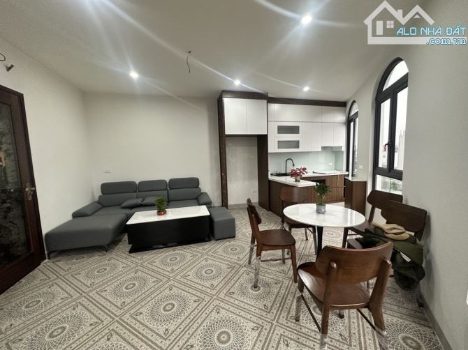 SIÊU PHẨM NGỌC THUỴ- LÔ GÓC NGÕ NÔNG Ô TÔ TRÁNH -6 TÀNG THANG MÁY