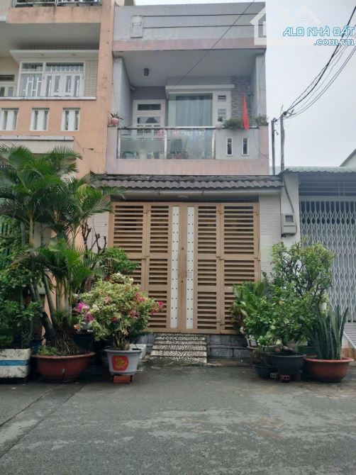 Nhà bán: đường Hương lộ 2. Q Bình Tân, DTSD 64m2. 2 tầng, giá 5,28tỷ