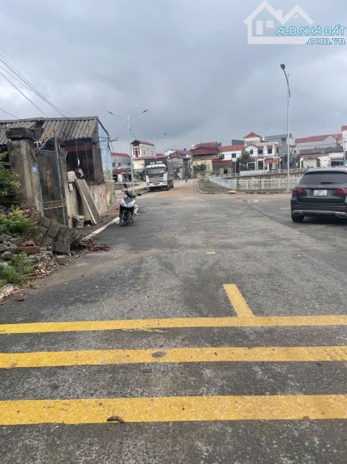 CHỬ XÁ, CẦU NGỌC HỒI / Đất 108m, 6m tiền, 4.83 tỷ/ Ô tô nhỏ, Gần Hồ, Ở cực đẹp