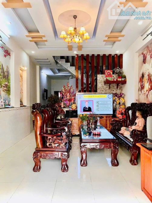 Bán Nhà 1 Lầu Đường 8m Nhựa , Gần Ngã Tư Chiêu Liêu , Dĩ An cũ