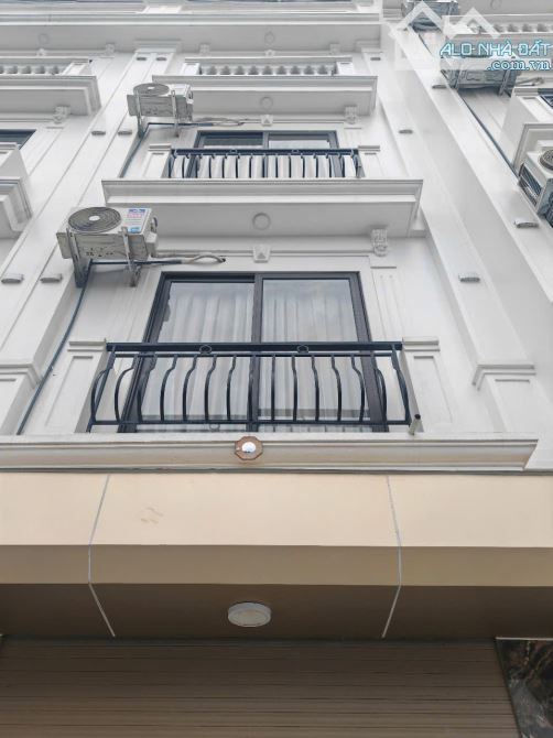 Bán nhà riêng tại Thụy Phương, 5,9 tỷ, 40m2, 3PN + 4WC, giá cực chất, đẹp