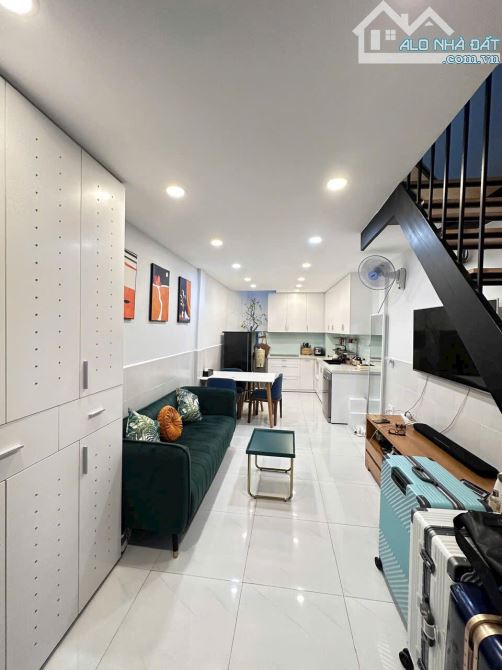Top nhà nhỏ xinh 3 x 8m 1 trệt 2 lầu Lý Chính Thắng Quận 3 TP.HCM