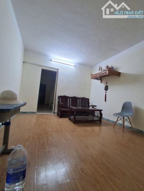 Bán căn hộ tập thể Thanh Xuân Bắc, sổ đỏ 18m², thực tế sử dụng 110m², giá chỉ 2.65 tỷ.