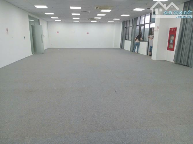 CHO THUÊ VĂN PHÒNG TẠI TÒA NHÀ N07B3 THÀNH THÁI, CẦU GIẤY - 140M2 - 39.5 TRIỆU