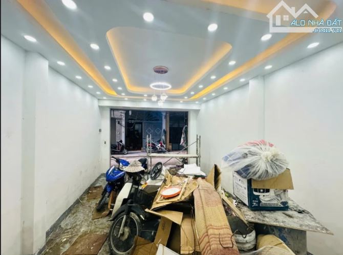 CẦN BÁN NHÀ HOÀNG QUỐC VIỆT, 33 M2, 6T THANG MÁY, 19.7 TỶ, NHÀ ĐẸP, Ở NGAY, FULL NỘI THẤT