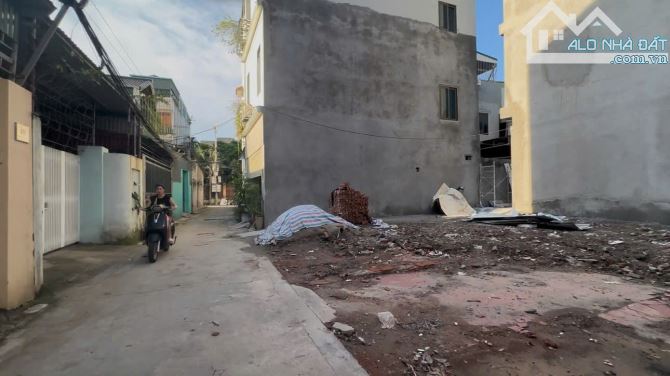 CÂN BÁN LÔ ĐẤT NGÕ TO NGẮN THÔNG TỨ NGẢ NGỌC CHÂU HẢI DƯUONG