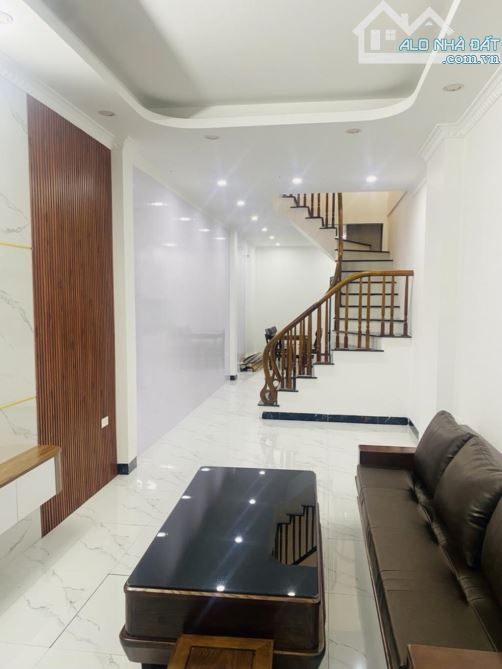 Bán nhà đường Trương Định: 40m² – 4 tầng chắc chắn, gần phố, giá chỉ 7 tỷ