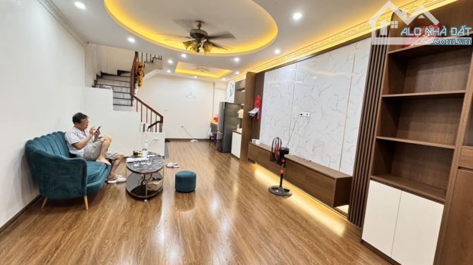 hiếm 20m ra phố oto đỗ cửa nhà đẹp 5 tầng full nội thất cực kì tâm huyết + tầng hầm