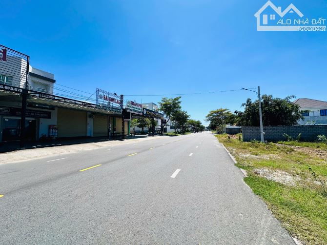 Bán 1 mẫu đất ODT Đường Nguyễn Tri Phương - LaGi chỉ 2.9tr/m2 rẻ nhất