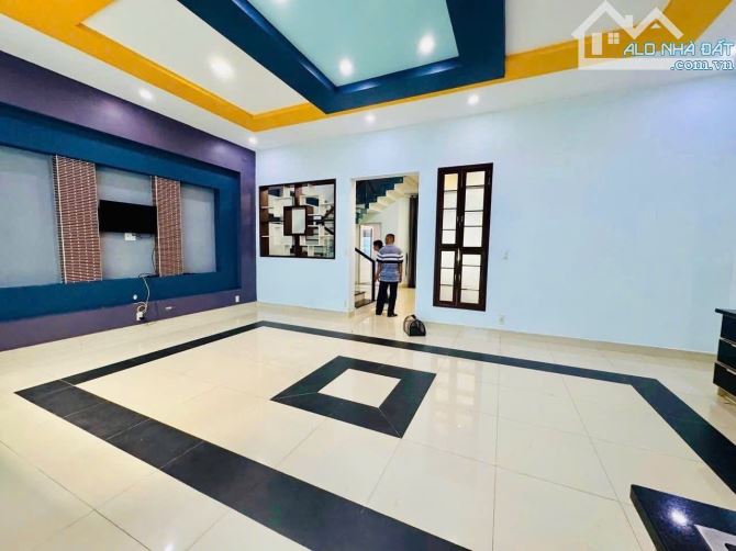 Cho thuê biệt thự 240m2 trung tâm Biên Hoà giá chỉ 15 triệu