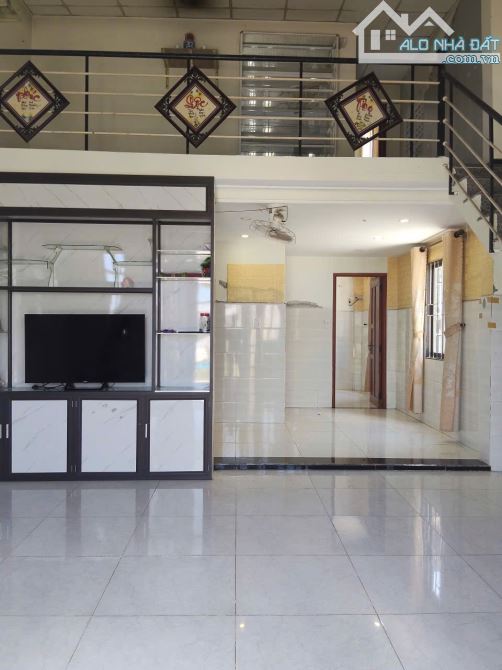 Cần bán nhà gác lửng đúc kiệt ô tô Âu Cơ, cách đường chính 30m