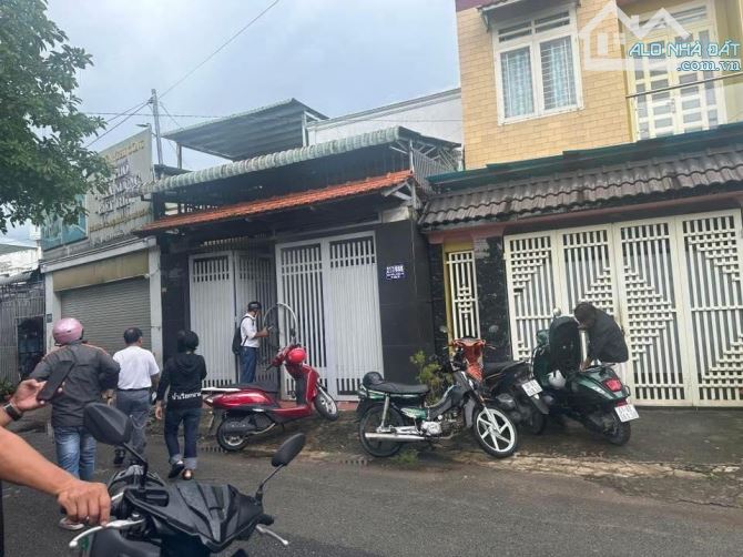 NHÀ MẶT TIỀN HẺM 217 NGUYỄN THỊ MINH KHAI  5 x 18m
