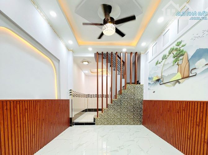 Bán nhà đẹp 2 lầu 4 phòng ngủ hẻm Cao Xuân Dục, Quận 8