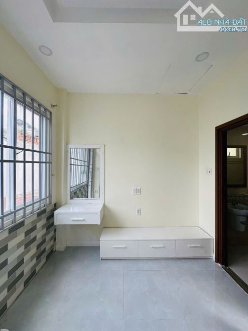 Kẹt bán gấp nhà 3 tầng, Sư Vạn Hạnh, Quận 5, dtsd 80m2, 3.25 tỷ