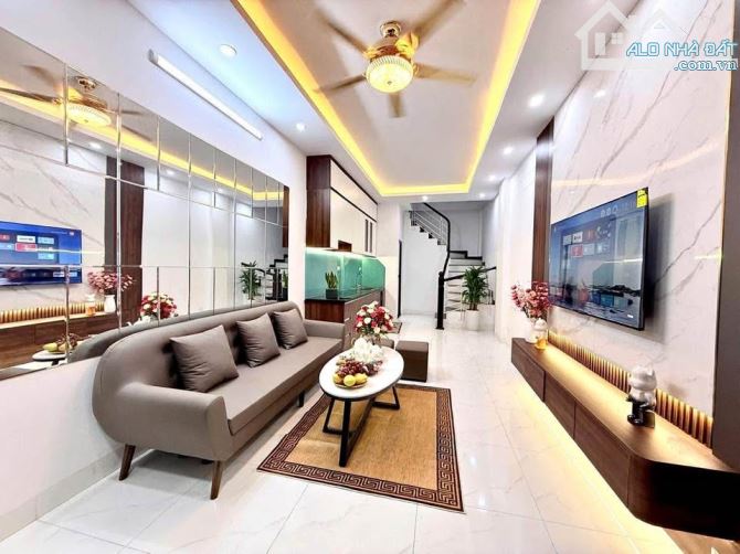 BÁN NHÀ PHỐ BỒ ĐỀ- NHÀ 6 TẦNG THANG MÁY- Ô TÔ TRÁNH- NHỈNH CHỤC TỶ-45m