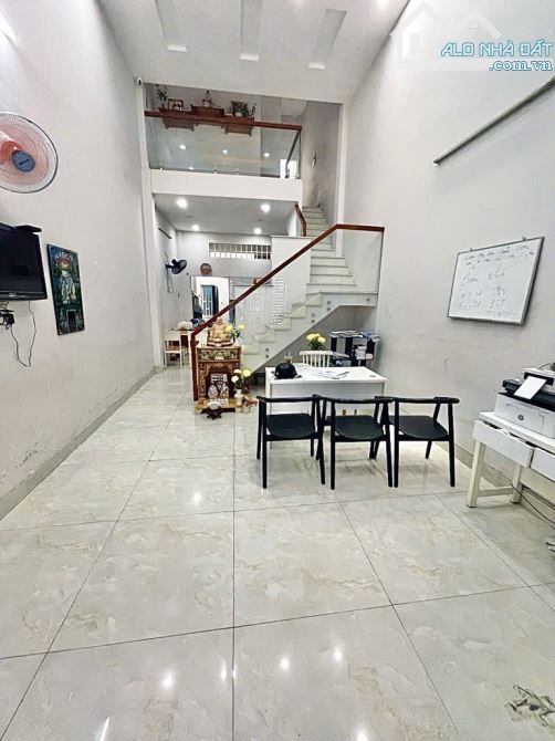 Hẻm ô tô thông 30m ra trường chinh,tân thới nhất q12,4x21,2T chỉ 5.5ty
