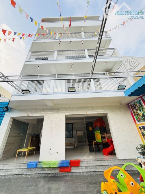 Siêu phẩm dòng tiền, mặt tiền kinh doanh, 5 tầng có thang máy, 363m2 ngang 12m nở hậu 27m.