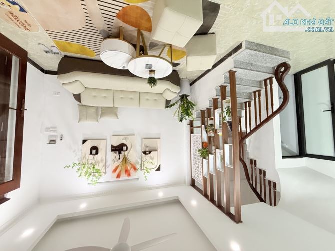 Thạch Bàn 35m 5 Tầng xây ĐỘC LẬP, ngõ nông vài bước Ô TÔ TRÁN chỉ 5tỷ4H