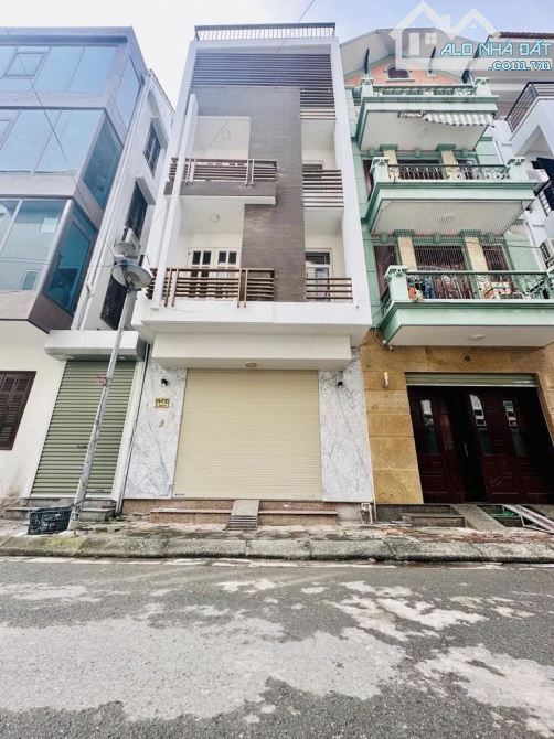 VĂN QUÁN - HÀ ĐÔNG - Ô TÔ NGỦ TRONG NHÀ - PHÂN LÔ VỈA HÈ - KINH DOANH VĂN PHÒNG