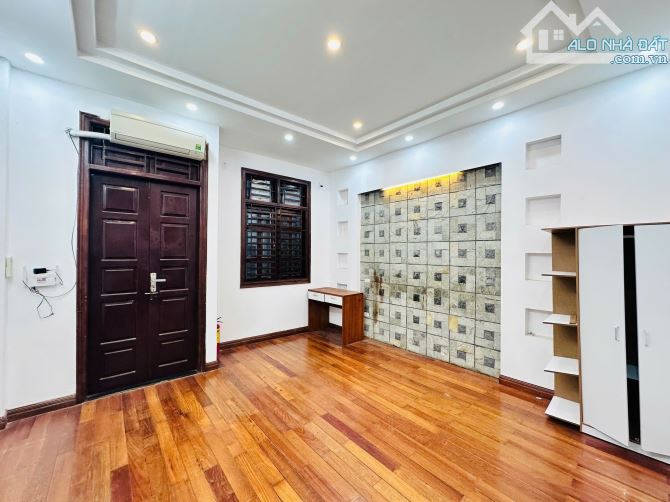 Hoàng Sâm, Cầu Giấy | 36m2 | 4 tầng | 8.3 tỷ - Ô tô cách 20m - Nhà dân xây - Mt khủng