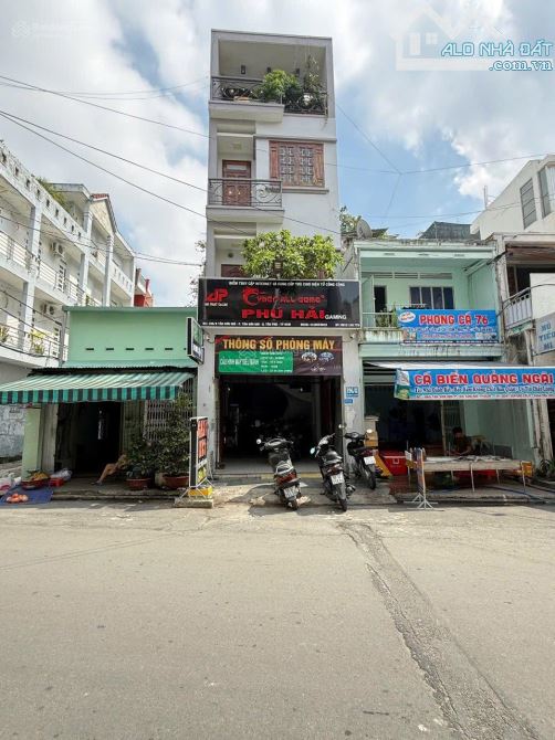 Nhà 4 tầng dt 4x15m nở hậu đẹp Tân Sơn Nhì đang thu nhập 25 triệu/ tháng giá: 10.9 tỷ