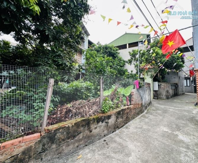 Bán Lô Đất Cổ Bi, View Hồ Bơi, Ngõ Thoáng, Chỉ 3,15 tỷ