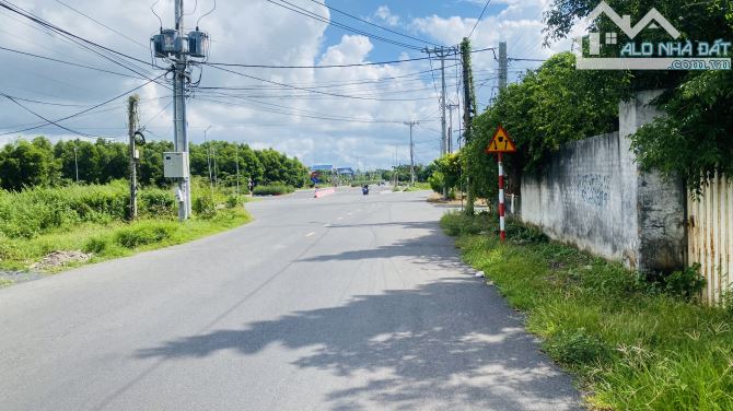 BÁN ĐẤT TRỤC CHÍNH UB XÃ LONG MỸ 617M NGANG 14X43 NỞ HẬU 16M GIÁ 5TY1