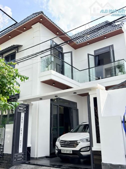 Cần bán căn biệt thự siêuxinh Giáp Q12full nội thất 9,2*10m pk 3pn3wđg xe tảiGiá 6tỷ 400tr