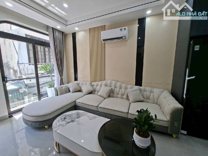 THẠCH BÀN 6TẦNG THANG MÁY -Ô TÔ NGỦ TRONG NHÀ -NỞ HẬU - VEIW HỒ ĐIỀU HOÀ