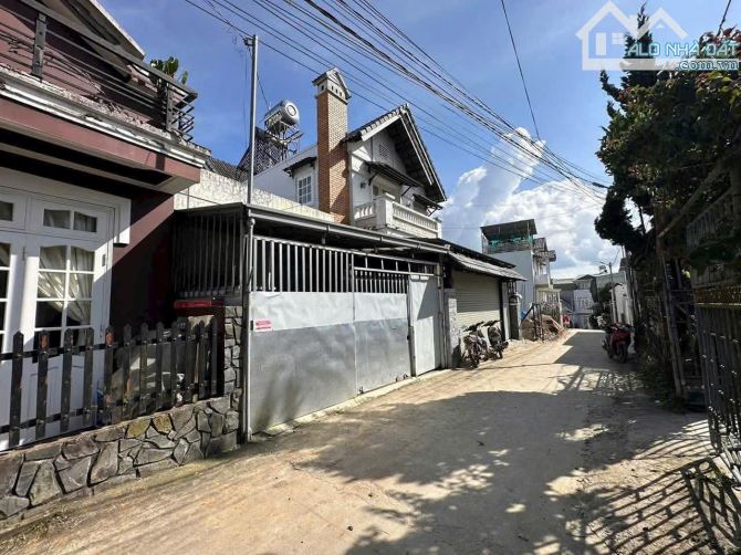 Nhà cấp 4  sổ riêng đường oto - Tô vĩnh diện - P6 Đà lạt - 5.5 tỷ - 90m2