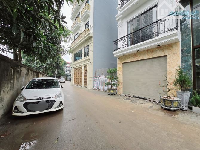 Bán mảnh đất ngõ 68 Ngọc Thụy thông đường Hồng Tiến - 52m MT 5m ô tô thông - chỉ 11tỷ8.