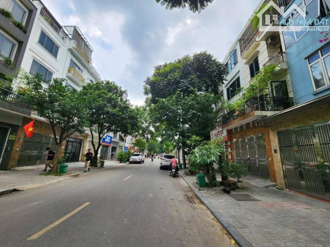 📢 LK KĐT VĂN PHÚ - HÀ ĐÔNG. 👉 DIỆN TÍCH 90M. 4 TẦNG. MẶT TIỀN 4.5M. GIÁ HƠN 18 TỶ CÒN TL