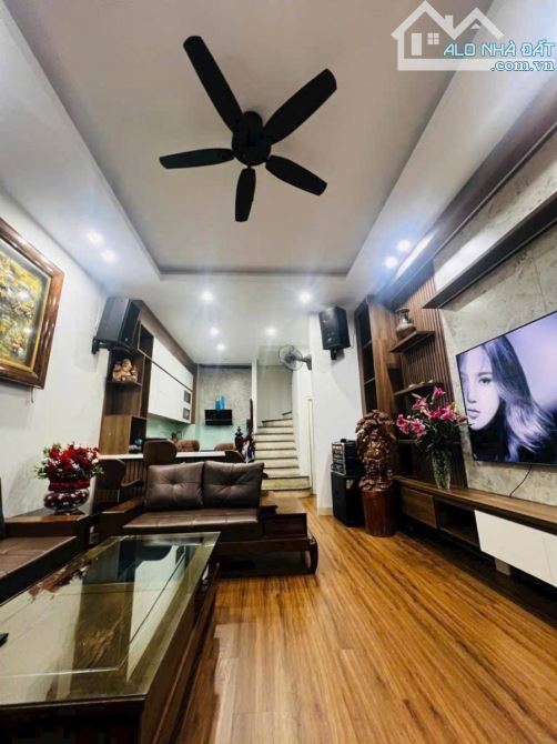 BÁN NHÀ MỚI ĐẸP KIM NGƯU 5 TẦNG KIÊN CỐ, Ô TÔ ĐỖ GẦN GIÁ CHỈ 10.9 TỶ
