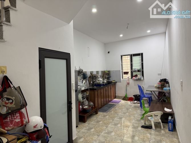 Nhỉnh 2 tỉ sẵn nhà Lk 3 tầng tại phú cường sóc sơn đường 4m ô tô đỗ cửa