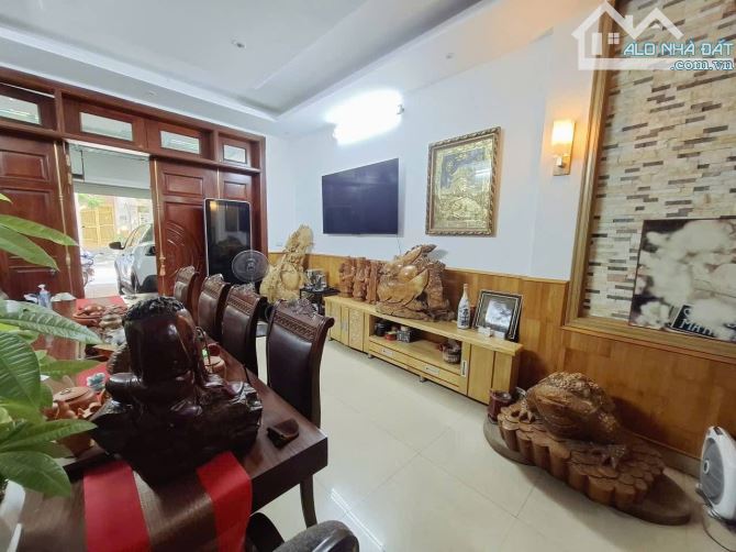 Bán nhà Ngoại Giao Đoàn, DT 40m, MT 4,5m, dân xây ở sướng, lô góc, hiếm trong tầm giá.