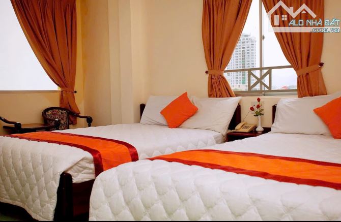 Cần bán gấp Khách sạn 8 tầng mặt tiền Phan Chu Trinh - Vạn Thạnh