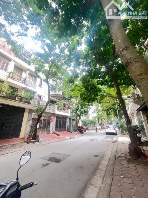 Hiếm! Nhà liền kề Văn Quán Hà Đông, 79m², vỉa hè rộng, ô tô tránh, kinh doanh đỉnh