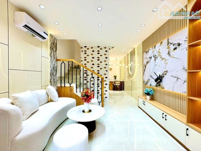 Bán nhà đẹp 1 lầu đúc 2PN hẻm xe hơi Lê Văn Duyệt, Bình Thạnh
