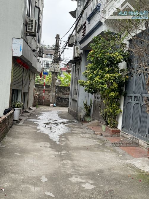 Bán đất Việt Hưng Dt 52m , ô tô ngủ trong đất , ngõ ô tô thông chỉ nhỉnh 8 tỷ