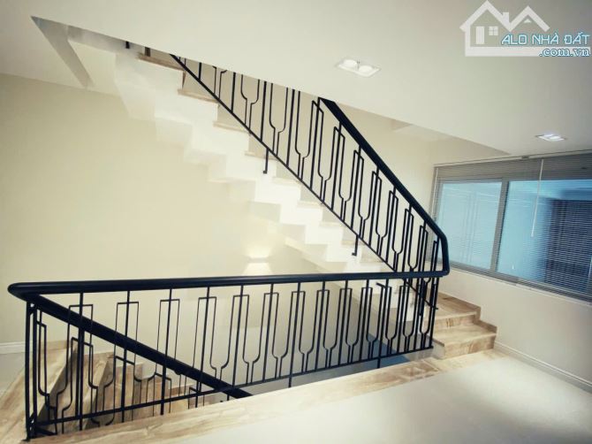 HXH Lê Thúc Hoạch, HDT 15tr, 3 tầng 3PN . giá 6.5ty