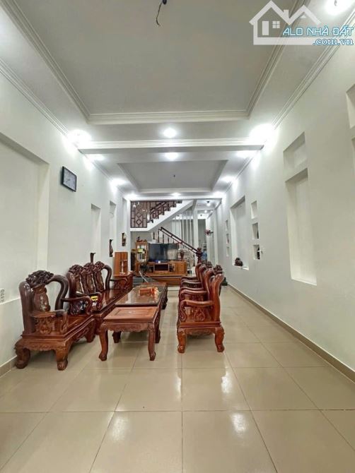 CHÀO BÁN NHÀ 3 TẦNG MẶT TIỀN ĐƯỜNG TRẦN NGUYÊN ĐÁN , VỊ TRÍ GẦN BIỂN CHỈ 7,x tỷ.